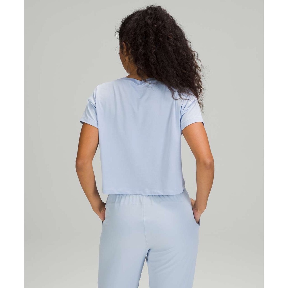 lululemon Cates Tee Relaxed Cropped Size 2 Pastel Blue Women NWT - Picture 3 of 9